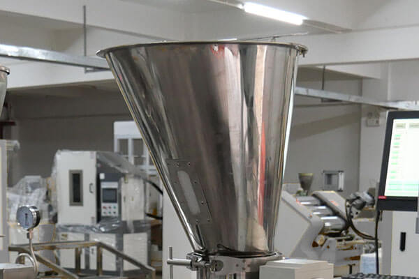 hopper of lab twin screw extruder pelletizing line